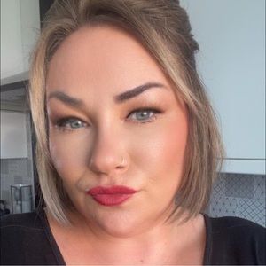 Meet your Posher, Dolly